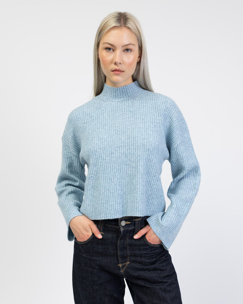Gerippter Pullover mit Stehkragen