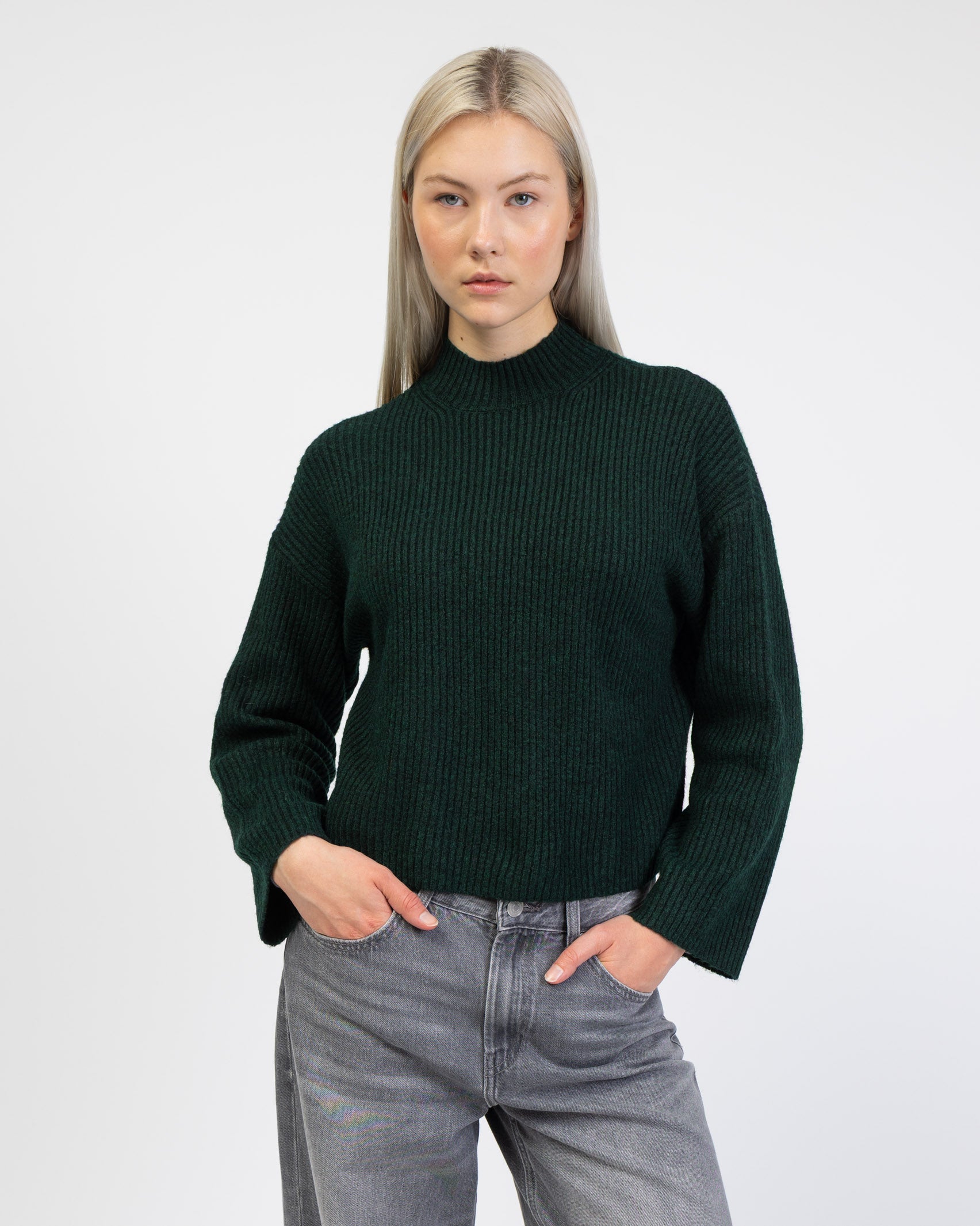 Gerippter Pullover mit Stehkragen