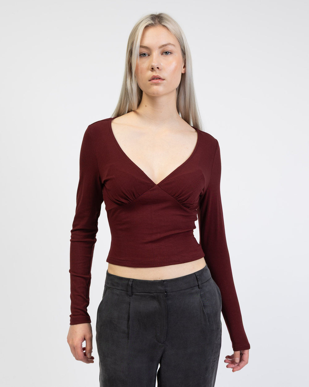 Basic Langarmshirt mit V-Ausschnitt