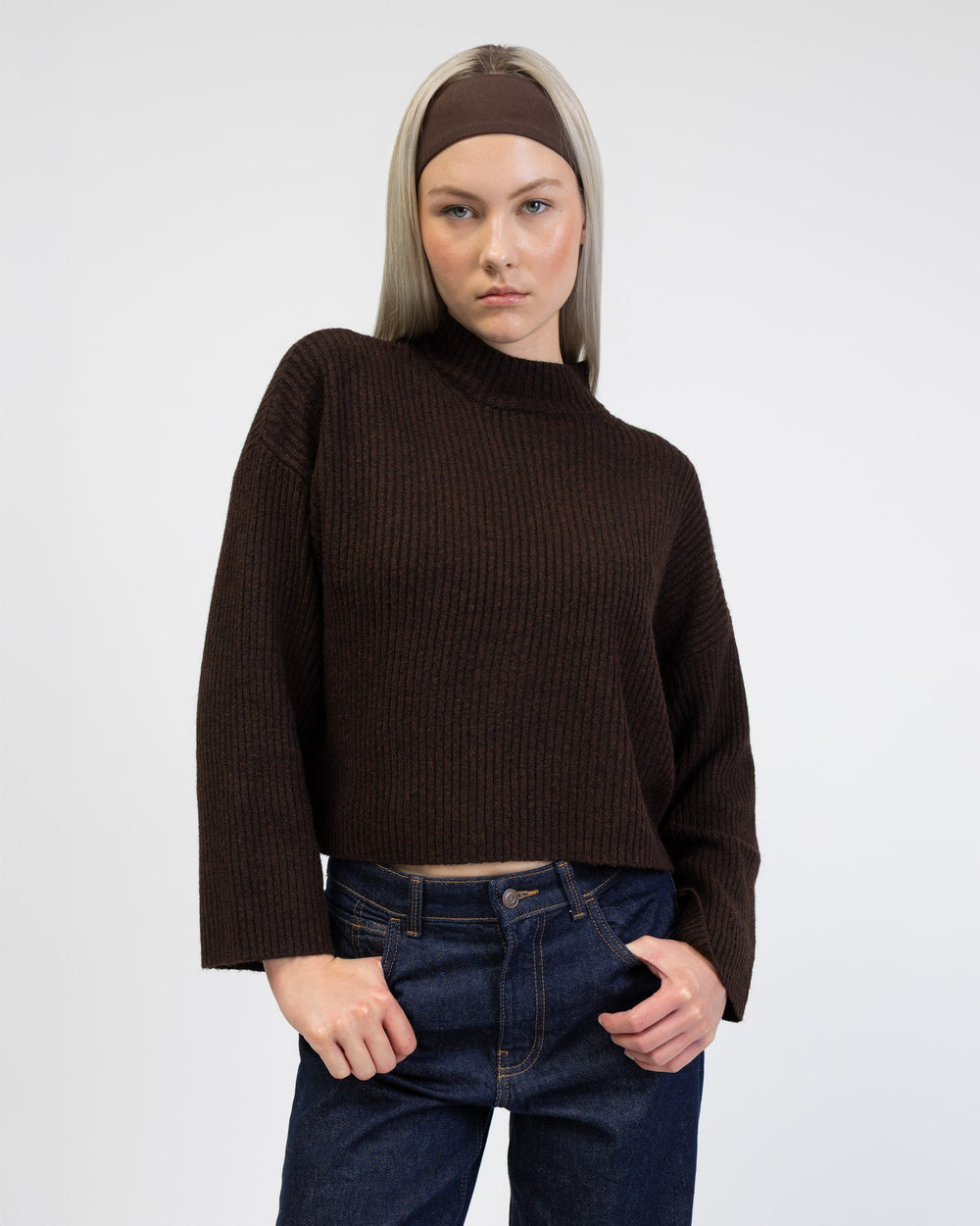 Gerippter Pullover mit Stehkragen